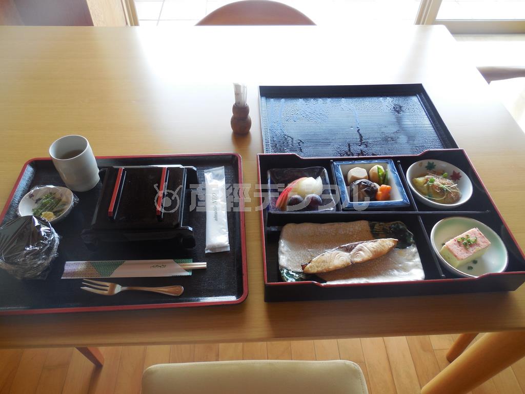 すべての検査を終えた後には食事も。減塩食の試食会も無料で行われている＝２０１４年９月１７日、神奈川県三浦郡葉山町（小塩史人撮影）