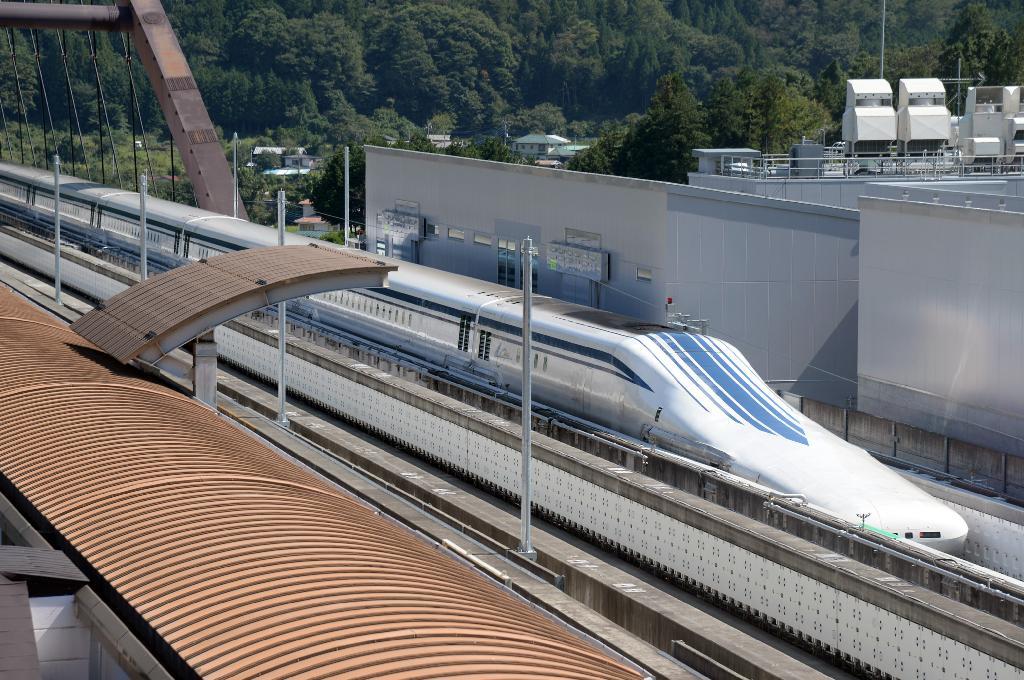 Ｌ０系の車両＝山梨リニア実験センター（鴨川一也撮影）