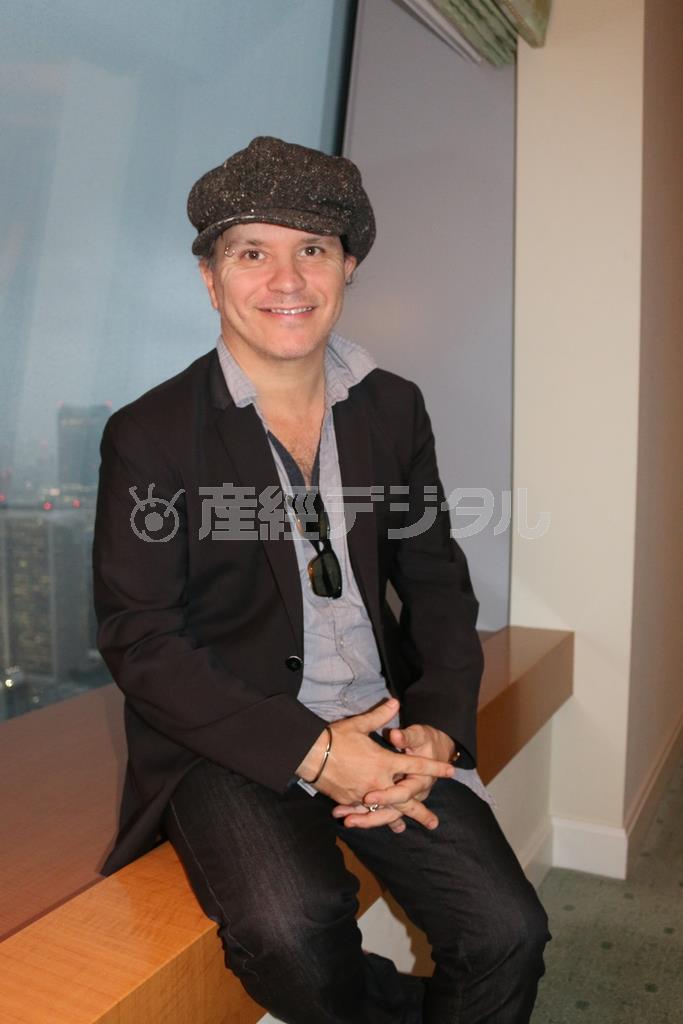 「映画とは真実を創り出すもの」と語るオリヴィエ・ダアン監督＝２０１４年９月２４日、東京都港区（高橋天地撮影）