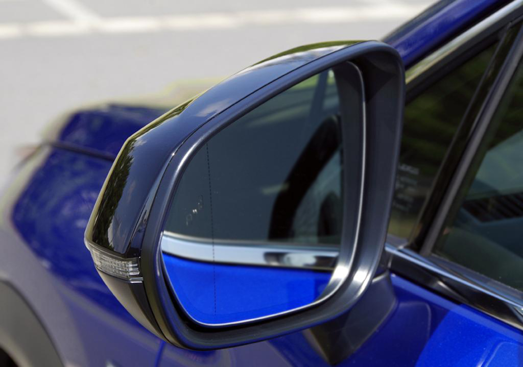 ＬＥＸＵＳ「ＮＸ２００ｔ」（ＦＳＰＯＲＴ）のサイドミラー。