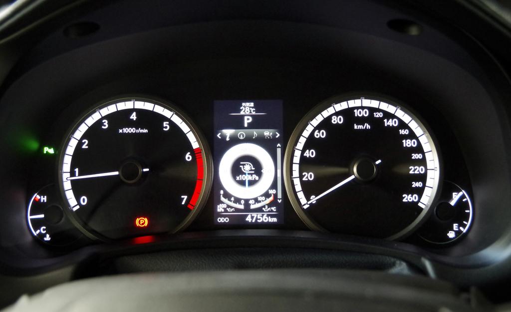 ＬＥＸＵＳ「ＮＸ２００ｔ」（ＦＳＰＯＲＴ）のメーター