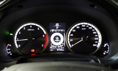 ＬＥＸＵＳ「ＮＸ２００ｔ」（ＦＳＰＯＲＴ）のメーター