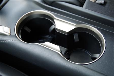 ＬＥＸＵＳ「ＮＸ２００ｔ」（ＦＳＰＯＲＴ）のカップホルダー