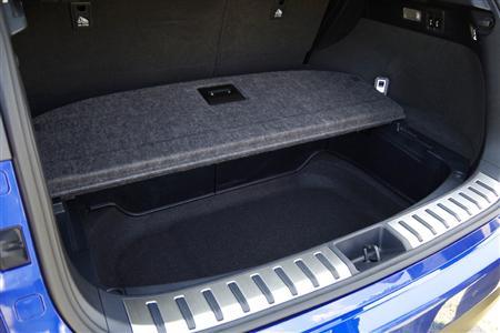 ＬＥＸＵＳ「ＮＸ２００ｔ」（ＦＳＰＯＲＴ）の荷室。