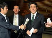拉致再調査に関する報告の先送りを受け、９月２９日に行われた日朝政府間協議の内容について記者団の質問に答える安倍晋三（しんぞう）首相。北朝鮮側のもの言いは「成果はないけど訪朝してください」と言っているに等しい＝２０１４年９月３０日、首相官邸（酒巻俊介撮影）
