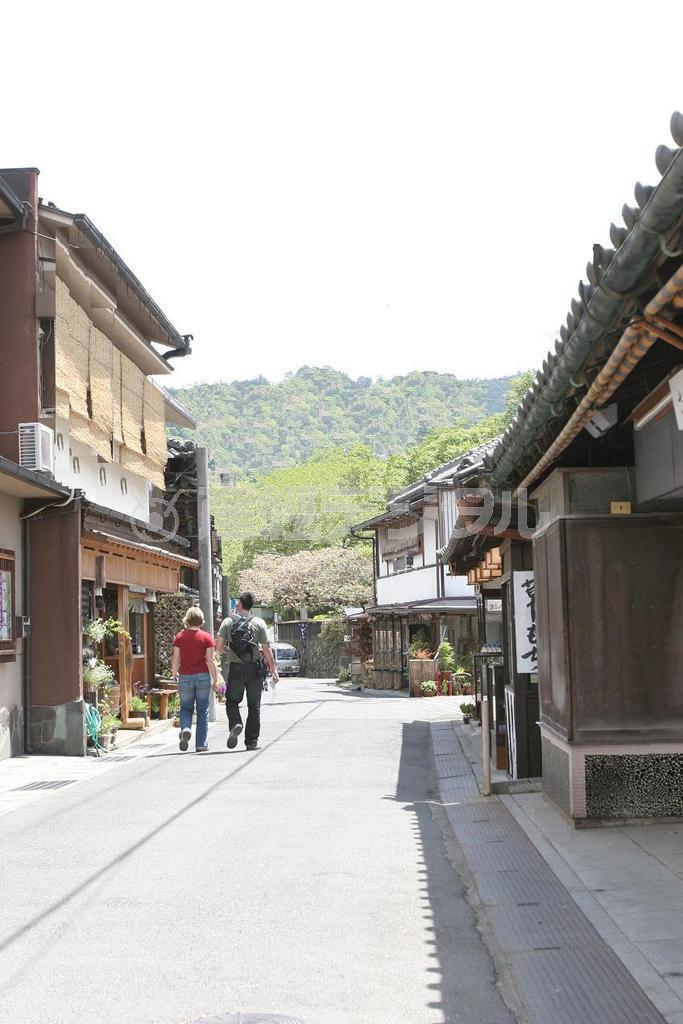 美しい街並みが残る奈良県吉野郡吉野町で、まちづくりに取り組む市民団体が作成したモンタージュ（『ニッポン景観論』より、提供写真）