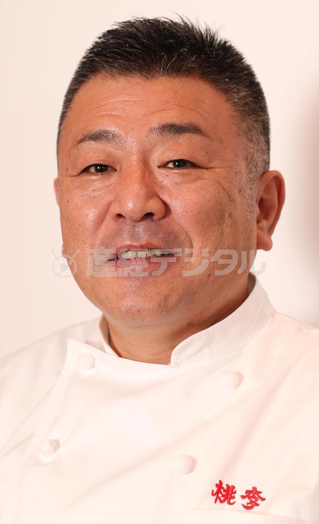 「顧客の９割を占める京都人に愛される中国料理を提供したい」と話す桃李の料理長で京都ホテルの調理部専任部長の牧定広氏＝２０１４年１０月９日、京都市中京区（恵守乾撮影）