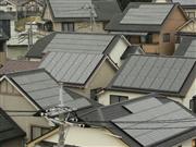 太陽光発電システムを取り付けた家が立ち並ぶ住宅地。システムの普及には専門的な知識や技術を身に付けた人材育成が欠かせない＝千葉県内