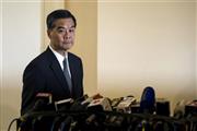 記者会見で対話による事態収拾を表明した香港の梁振英行政長官＝２０１４年１０月１６日、中国・香港（ＡＰ）