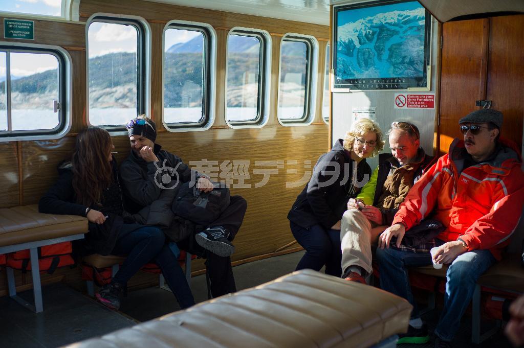 ツアーを終えると、船でバスが待つ場所まで戻る＝２０１３年４月４日、アルゼンチンのロス・グラシアレス国立公園（緑川真実さん撮影）