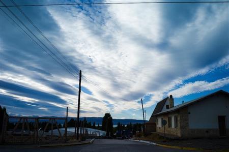 雲がさまざまな表情を見せる＝２０１３年４月５日、アルゼンチン・サンタ・クルス州エル・カラファテ（緑川真実さん撮影）