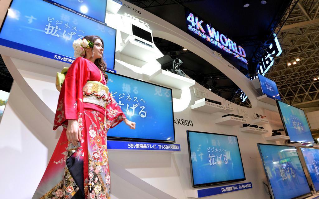 今月開かれた家電・ＩＴ見本市「ＣＥＡＴＥＣＪＡＰＡＮ（シーテック・ジャパン）」では、各メーカーによる４Ｋテレビの展示も目立った＝千葉市（宮崎瑞穂撮影）