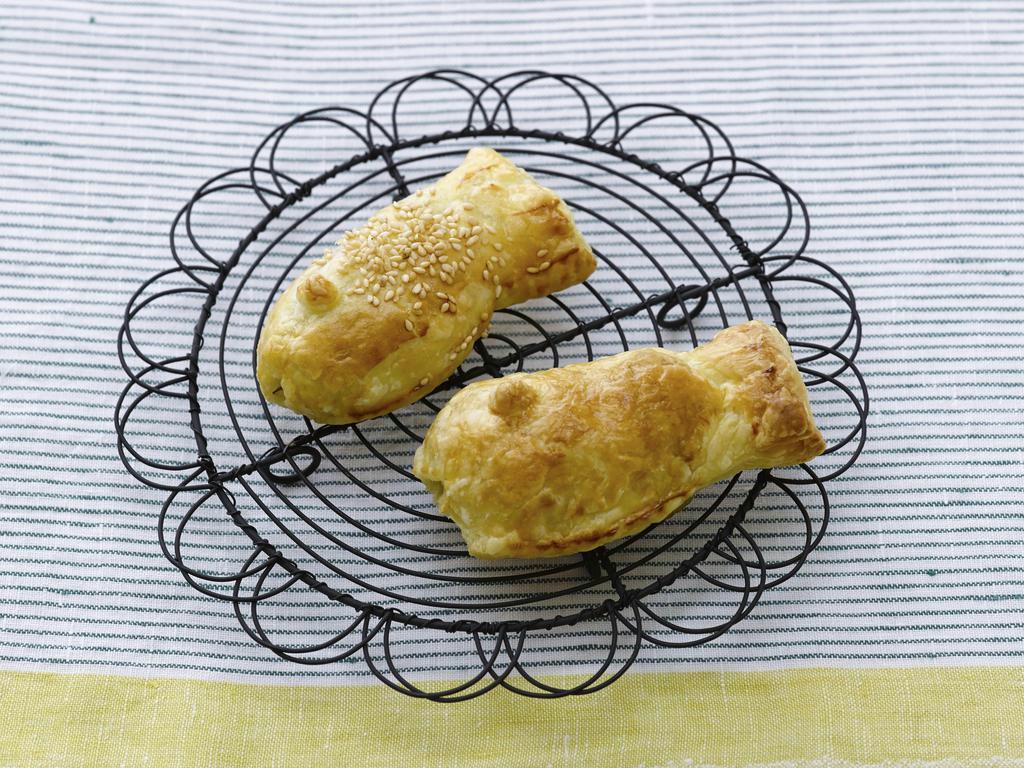 魚など国産食材を使い、和食を中心とした給食で食育に取り組む＝東京都杉並区の区立三谷小学校