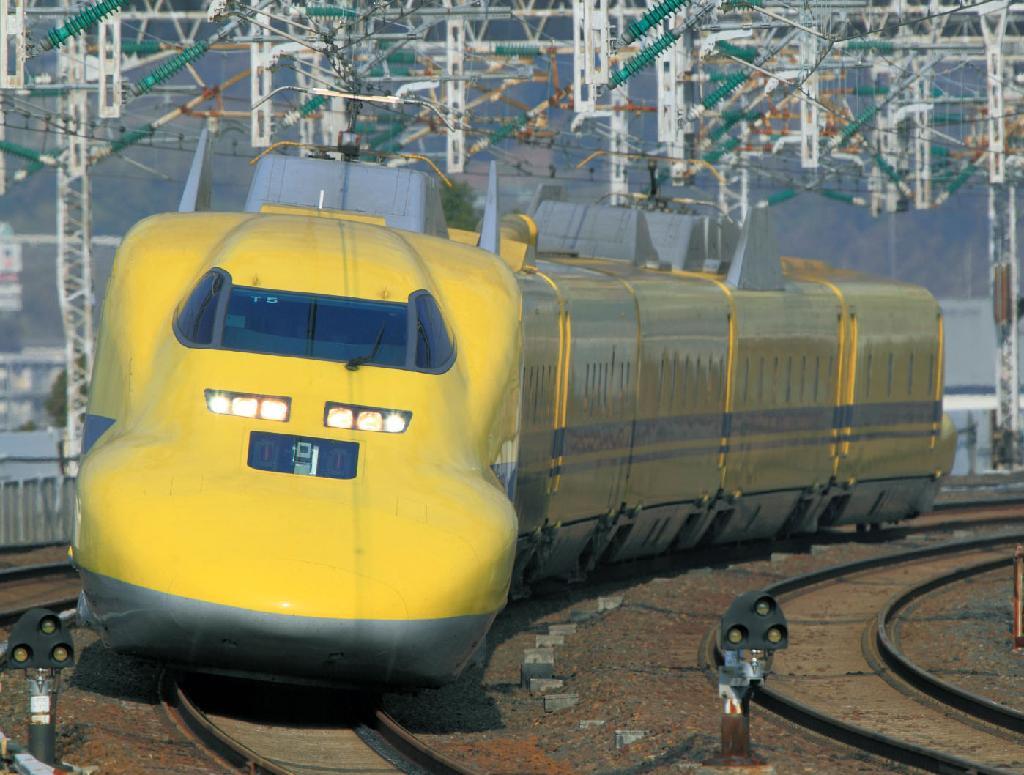 新幹線電気軌道総合試験車「ドクターイエロー」