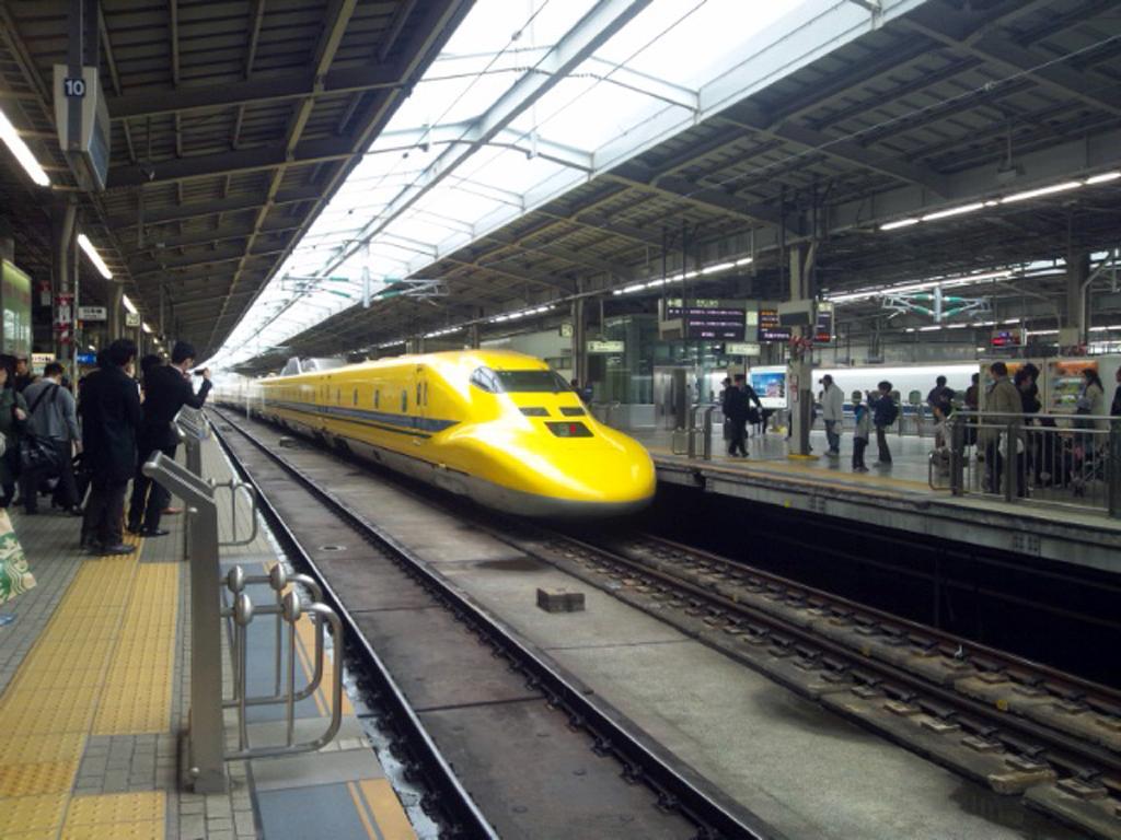 新幹線電気軌道総合試験車「ドクターイエロー」