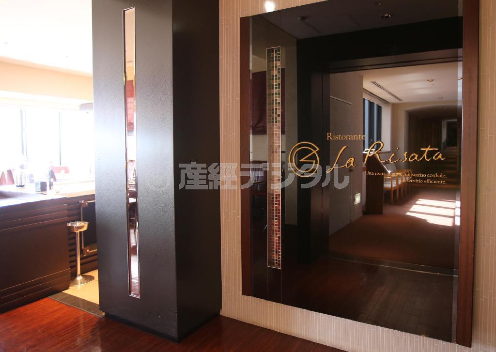 ランチの時間帯には行列ができるほどの賑わいを見せる入り口＝２０１４年１０月１０日、京都市下京区（恵守乾撮影）