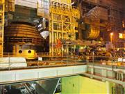 ＪＦＥスチールが公開した西日本製鉄所福山地区の「転炉」＝２７日、広島県福山市