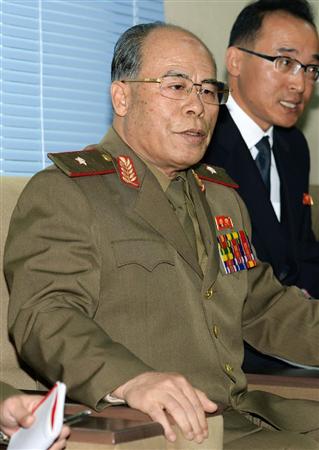 協議に臨む北朝鮮の徐大河・特別調査委員長＝２８日午前、平壌（共同）
