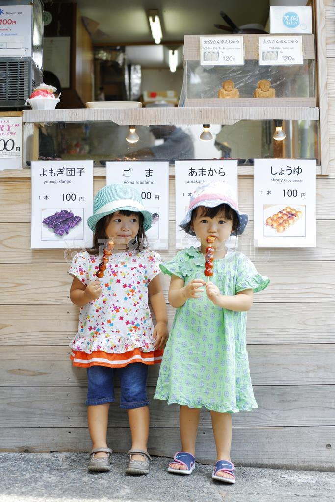 人物を撮る時、とくに子供や女性を撮る時は、太陽が直接当たっている場所よりも、日陰で柔らかい光の方が、きれいに撮れるでしょう＝２０１４年９月１６日、神奈川県鎌倉市（須藤夕子さん撮影）