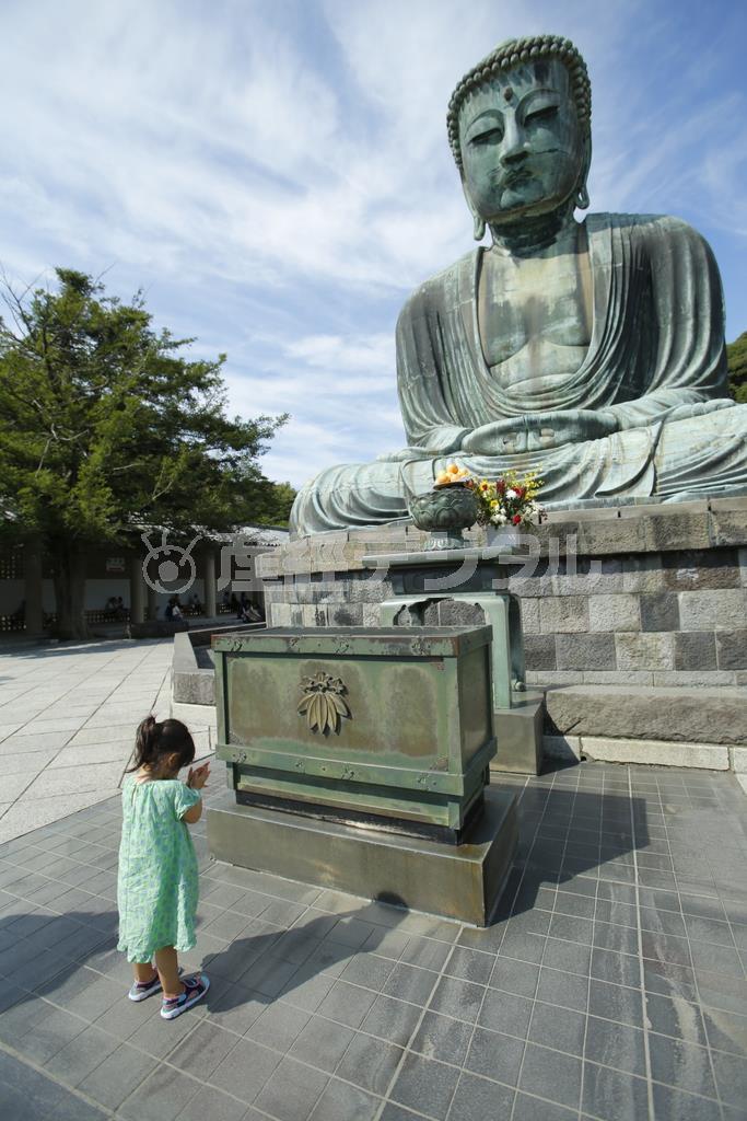 人気の観光地では周りに人が入ってしまいますが、広角のレンズで被写体に近寄り、背景に他の観光客の方がいない瞬間を狙います＝２０１４年９月１６日、神奈川県鎌倉市（須藤夕子さん撮影）