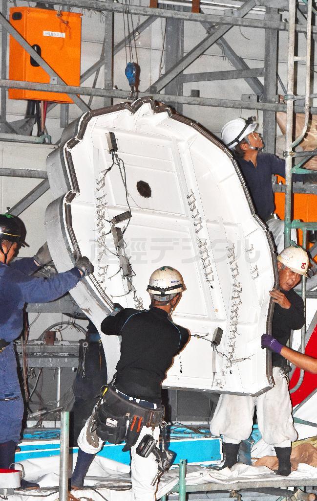 取り外された５代目の顔＝２０１４年８月２９日、大阪市中央区（竹川禎一郎撮影）