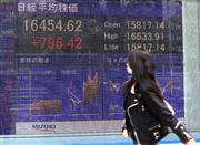 ３１日の株価は日銀の金融緩和追加を受けて東京株式市場は一時８００円以上の値上がりした＝３１日午後、東京都中央区（小野淳一撮影）