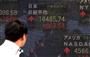 ３１日の株価は日銀の金融緩和追加を受けて東京株式市場は一時８００円以上の値上がりした＝３１日午後、東京都中央区（小野淳一撮影）