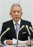 初の赤字決算の見通しを発表するベネッセホールディングスの原田泳幸会長兼社長＝３１日、東京都中央区