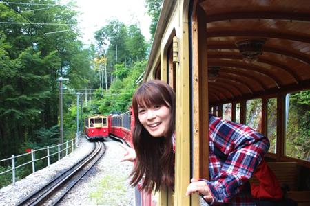 スイス人からも大人気だったエフエム東京のアナウンサー、古賀涼子さん