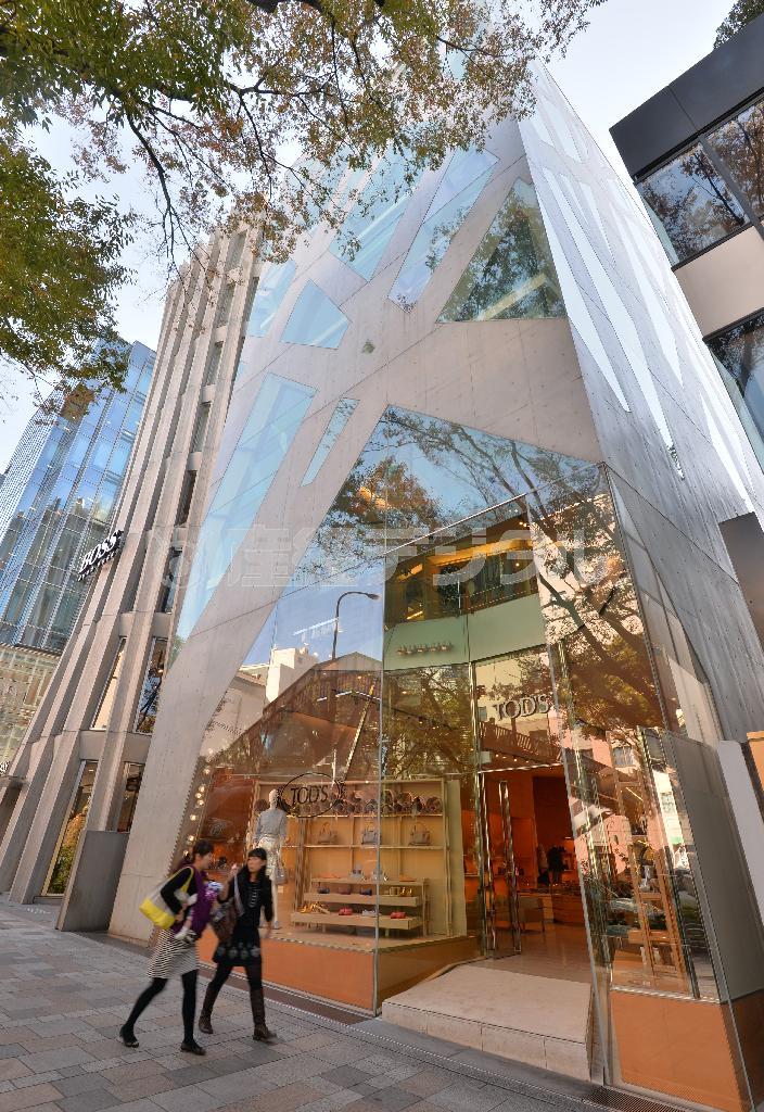 トッズ表参道ビルは世界的な建築家、井藤豊雄氏が手がけた。けやき並木がモチーフとなっている＝２０１４年１０月２８日、東京都渋谷区（三尾郁恵撮影）