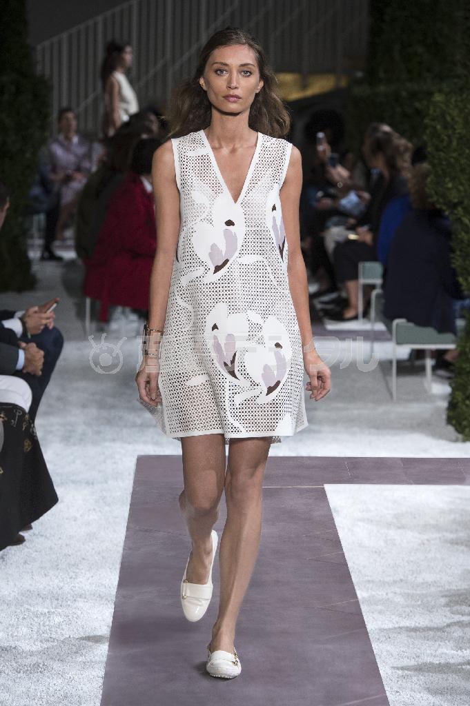 ９月のミラノコレクションで披露された春夏コレクションの一部。洗練された配色を生かすファッキネッティの世界観が反映されている＝２０１４年９月１９日（提供写真）