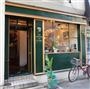 小粋なカフェを思わせる外観＝２０１４年１０月２３日、京都市中京区（恵守乾撮影）