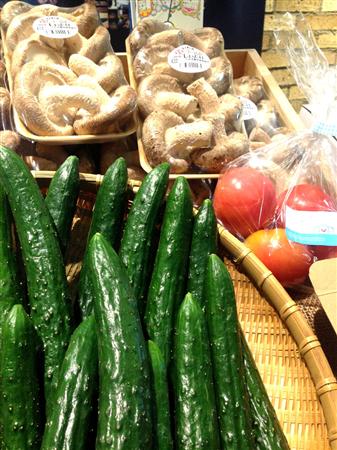 いわき市産の新鮮な野菜が並ぶ