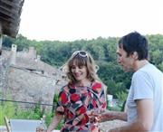 パートナーと南仏の別荘のテラスにて。閉ざしていた心が開きました！（クレモンティーヌさん提供）