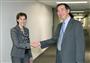 ＴＰＰ交渉の事務レベル協議前に握手するベッター米農業担当首席交渉官と大江博首席交渉官代理＝５日午前、外務省（代表撮影）