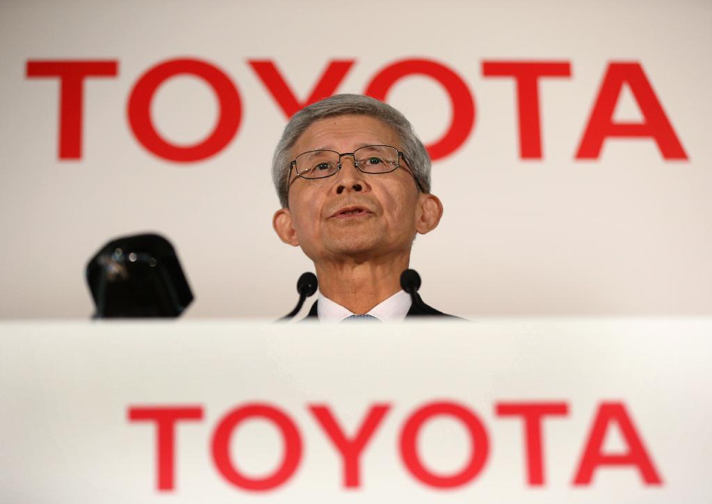 会見するトヨタ自動車の小平信因副社長＝５日、東京都文京区（蔵賢斗撮影）