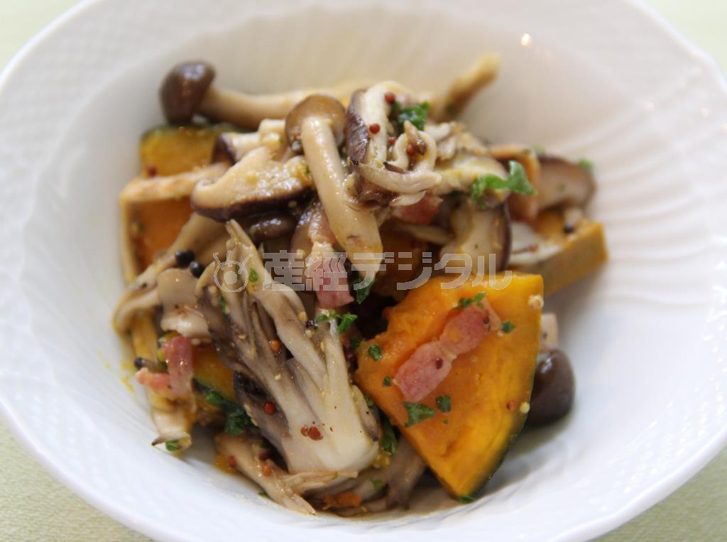 かぼちゃとキノコのサラダ。※７６ｋｃａｌ、塩分０．５グラム（１人分）