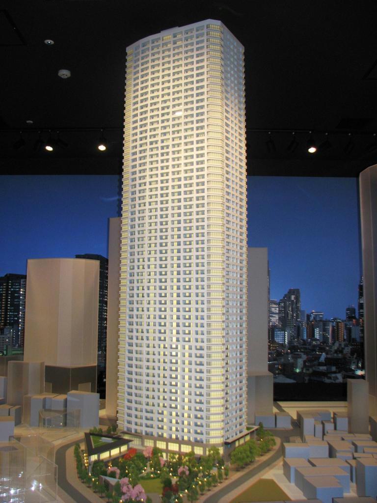 三菱地所レジデンスなどが販売する日本最高層となる６０階建てマンションの模型