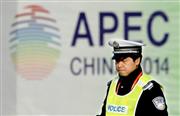 ８日、ＡＰＥＣ閣僚会議の会場周辺で警備に当たる警察官＝北京（共同）