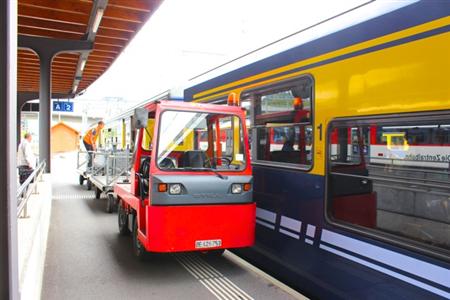 インターラーケン・オスト駅で出発準備中