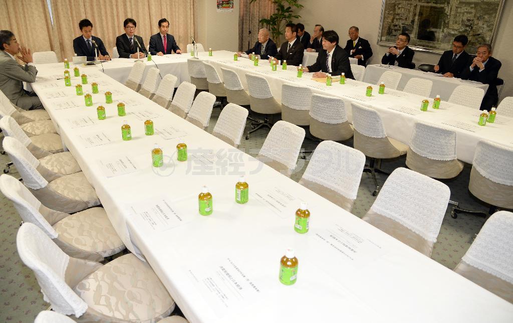 １１月５日、自民党本部で開かれた「アベノミクスを成功させる会」の第３回会合。会場内は空席が目立った＝２０１４年、東京都千代田区永田町（寺河内美奈撮影）