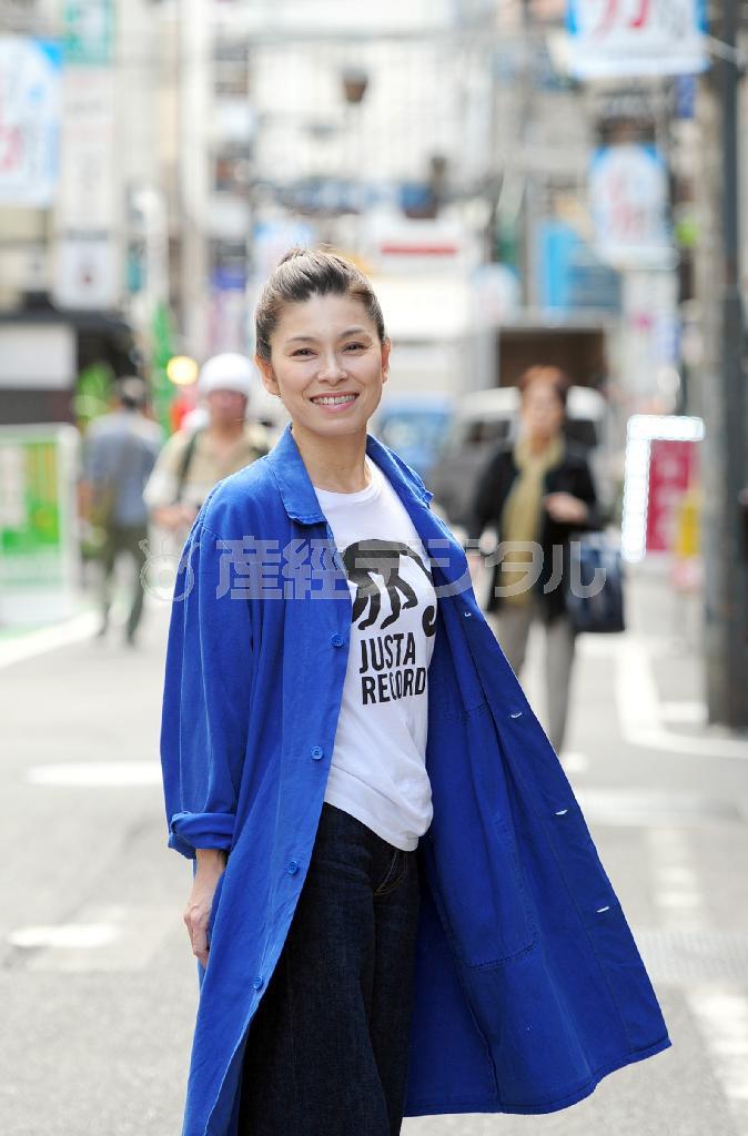 「稽古は苦しいけれど、公演が終わったらまたやりたいと思う。まあまあが一番」と話す、女優の高田聖子（しょうこ）さん＝２０１４年１０月７日、東京・下北沢（寺河内美奈撮影）