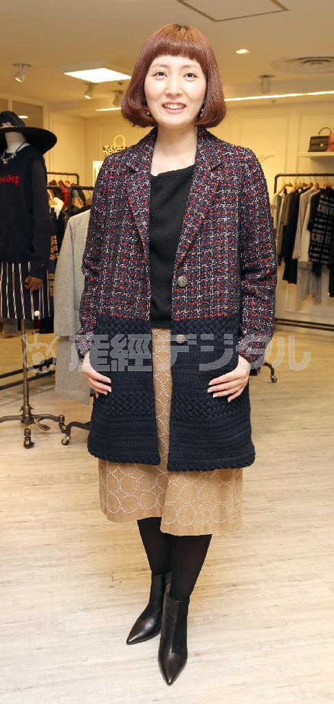 ツイードとニットの異素材コンビが新鮮なトリアーのコート（６万３０００円）＝２０１４年１０月３０日、東京都中央区銀座（野村成次撮影）