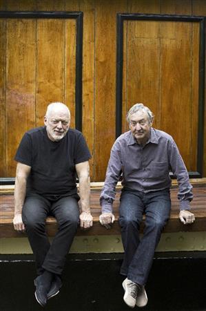 「２１世紀のピンク・フロイド」を作ったというデヴィッド・ギルモア（左）とニック・メイソン＝２０１４年７月１日（Ｐｈｏｔｅ：Ｈａｒｒｙ＿Ｂｏｒｄｅｎ）