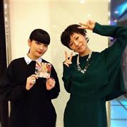 ファッションモデル、タレントの秋元梢さん（左）と音楽アーティストの椎名林檎さん（Ｊ－ＷＡＶＥ提供）