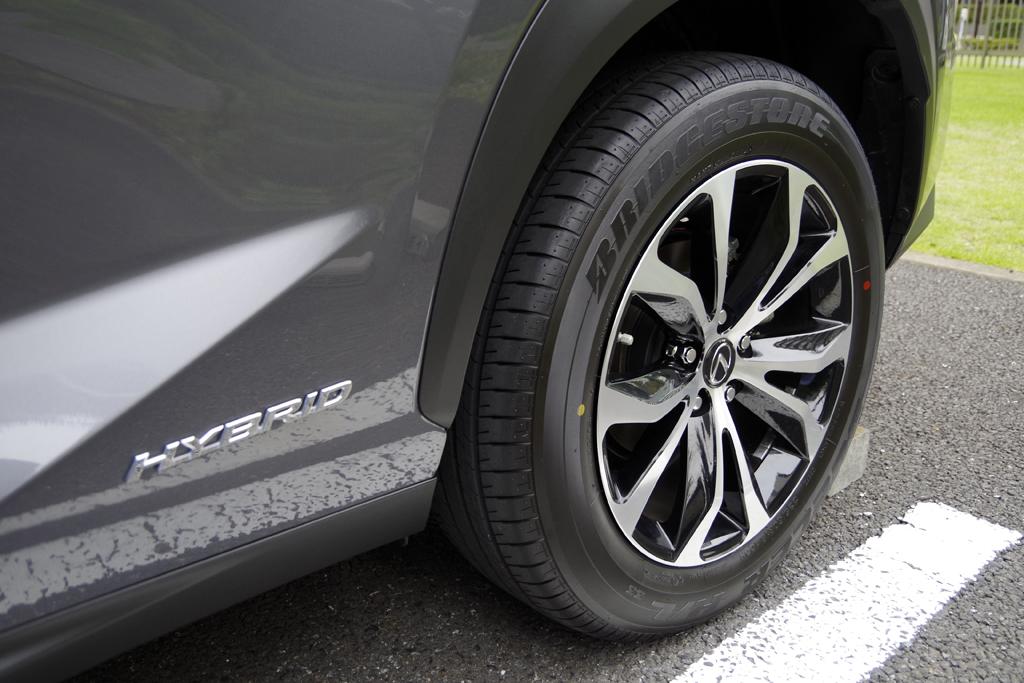 レクサスの「ＮＸ３００ｈ」（ＦＳＰＯＲＴ）