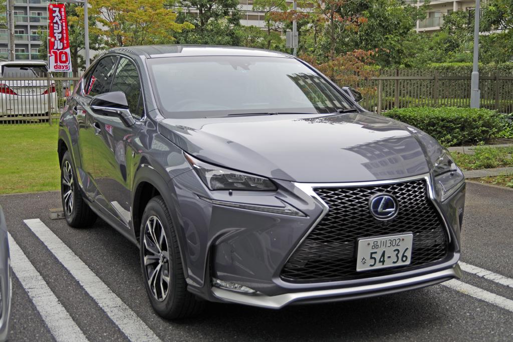 レクサスの「ＮＸ３００ｈ」（ＦＳＰＯＲＴ）