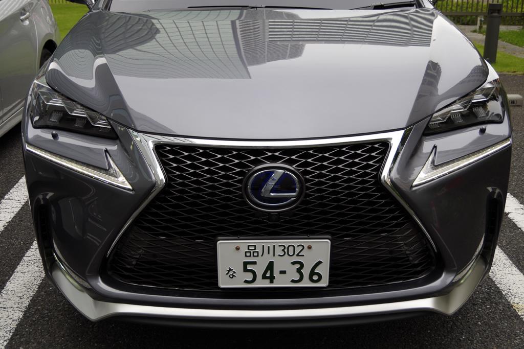 レクサスの「ＮＸ３００ｈ」（ＦＳＰＯＲＴ）