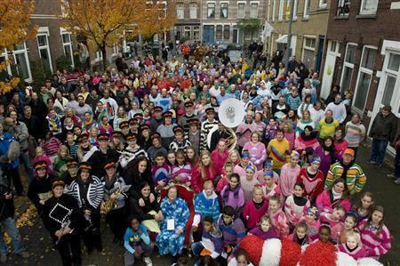 ＤＮＡシャロアー＆クリスティン／ヴァンスファッペン「ロースさんのセーター」（２０１２年）＝２０１２年１１月１０日（Ｊｏｏｐ＿Ｒｅｉｊｎｇｏｕｄさん撮影、提供写真）