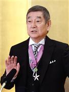 文化勲章を授与され、記者会見で質問に答える高倉健さん＝平成２６年１１月３日午前、宮内庁（大橋純人撮影）